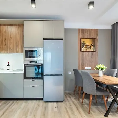 Lägenhetshotell сенатор Self Check-in 3*